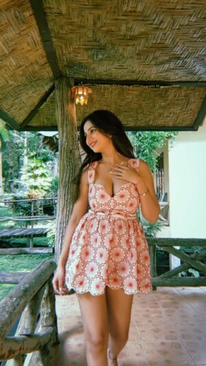 Niveditha Gowda Instagram - A good hair day 🦩🏝️✨

#nivedithagowda #reelitfeelit #reelsinstagram #instagram #instareel