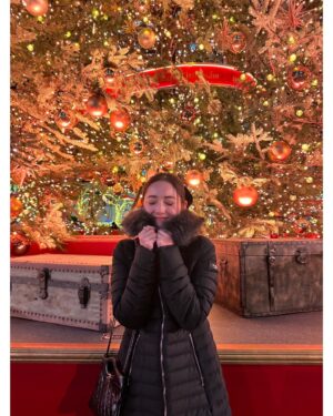 Nozomi Sasaki Instagram - .
お仕事終わりに📸
イルミネーション綺麗だったな🎄
今日はとても寒かったのでTATRASのダウン着て良かった🥹

@tatras_official
#TATRAS #TATRAS24AW
#タトラス #PR