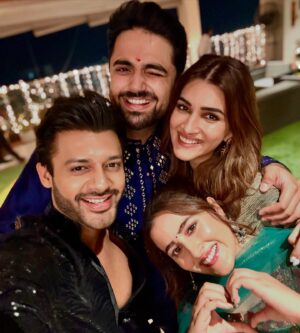Nupur Sanon Instagram - Laughter Love Joy and ekdum दिल waali दिवाली at home ♥️ :”) 🧿

SWIPE for the cutest photos in the end 🥹🫶😌

•
PS : The Sanon Girls @nupursanon @kritisanon and @geeta_sanon  in outfits from @labelnobo ♥️