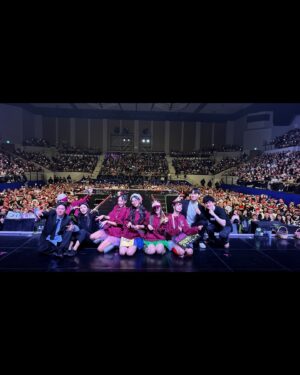 Oh Ha-young Instagram - 한 해의 마무리와 새로운 한 해의 시작을 빛내주시고 꾸며주셔서 감사했습니다 뜻깊고 소중한 시간 만들어준 내 사람들🩷
“우리라는 이름에 기적을 담아 영원을 향해 함께 걷자“
