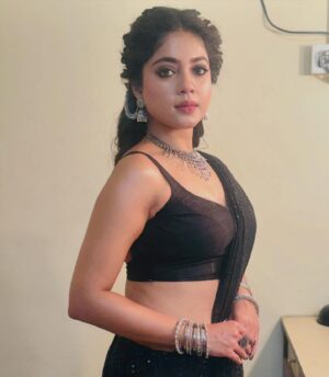 Oindrila Bose Instagram - Hi everyone! I’ve joined a new show called Debi Boron as Mohini,which airs at 8:30 PM. Please watch it, keep loving, and keep supporting me.

Lots of love🥰❤️

#mohini #sunbangla #oindrilabose