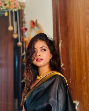 Oindrila Bose Instagram - শুভ মহাষ্টমী ও নবমীর শুভেচ্ছা সবাইকে। 
মা সবার মঙ্গল করুন।🙏🌼

#SubhoMahaAshtami #SubhoNabami #DurgaPujo2024 #MaaDurga #PujoVibes #PujoEssence #PujoJoy #PujoCelebration #MaaAsche #BengalPujo #FestivalOfBengal #ShubhoSharodiya