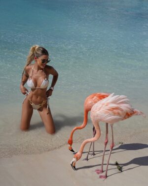 Oriana Marzoli Instagram - Me tienes enamorada Aruba*🦩🐠 estáis preparados para todas las fotos que voy a subir estos días? Ufff, os juro que no puedo estar más feliz aquí, todo es precioso, la gente es encantadora, el hotel, las playas, la comida…🌴😍✨ 

Aruba mi hai rubato il cuore* 🦩🐠 Ragazzi voi siete pronti per tutte le foto che pubblicherò in questi giorni?mi sonó innamorata di questo posto meraviglioso, della gente, dell’albergo, cibo, il mare…🌴😍✨