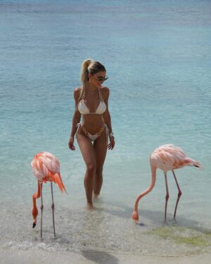 Oriana Marzoli Instagram - Me tienes enamorada Aruba*🦩🐠 estáis preparados para todas las fotos que voy a subir estos días? Ufff, os juro que no puedo estar más feliz aquí, todo es precioso, la gente es encantadora, el hotel, las playas, la comida…🌴😍✨ 

Aruba mi hai rubato il cuore* 🦩🐠 Ragazzi voi siete pronti per tutte le foto che pubblicherò in questi giorni?mi sonó innamorata di questo posto meraviglioso, della gente, dell’albergo, cibo, il mare…🌴😍✨