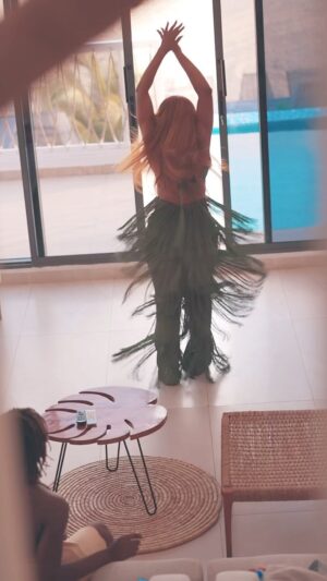 Osas Ighodaro Instagram - 🤭💃🏽😅😅 my mood for this year… DANCE LIKE NO ONE IS WATCHING 💃🏽😅😅🤭

Thanks for capturing the moment @photogirlnaija @thebearvisuals (I will still get you back though, lol🤣) 

🎶 Wizkid - Karamo 💃🏽❤️🦅

#happy #goodvibes #newyear #smile #greatenergy #blessed #GodisGood #osasighodaro 🥰