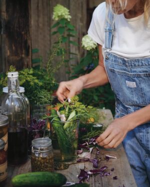Pamela Anderson Instagram - My cookbook ‘I Love You’  is finally out and available everywhere… this is a dream come true and such a personal experience to go through and create for (and with) my family and now thoughtfully passed on to you all… Plant-based eating can be a challenge sometimes, I get it, but I hope this cookbook answers some questions, inspires and advocates for anyone curious and likes to try new things… It means the world to me that you trust me and can feel my heart enough to purchase my small contribution to try and make the world a better place—I believe in the human family… the gift that keeps on giving! 🤍

(Link in bio) 👩‍🌾

Love,
Pamela