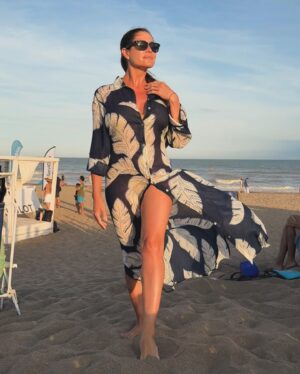 Pamela David Instagram - Disfrutando del #PoloBeach en @casamar.pinamar con este vestido camisero de @vars_ok 🫶🏻

@rickiprensa 🙌🏼