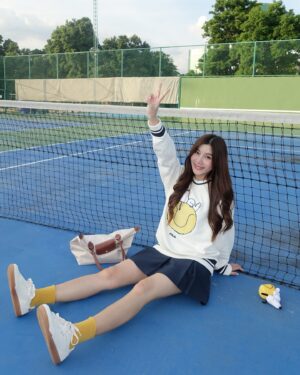 Pannin Charnmanoon Instagram - Living in the tennis dream🎾💛
#FILA #FILAxPeanuts #Snoopy #Peanuts #FILAThailand #ExplorewithFILA