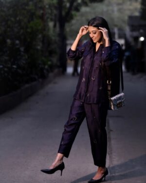 Paoli Dam Instagram - Because a little shimmer and 
A lot of blue never hurt anyone ✨💙

Styled by @poulami.rgupta  
Outfit by  @kavyasinghkunduofficial
Hair: @hairstylist_chandra
Makeup: @makeupbysouravg
📷 :  @rb_photography999

#OOTDMagic #KeepItChic #StyleOnPoint #FashionFeels #KIFF #cineadda  #PaoliDam