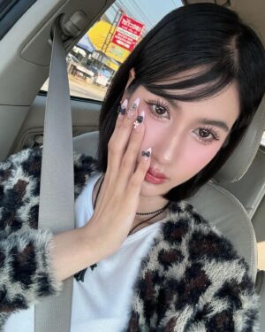 Paparwadee Chansamorn Instagram - (*^‧^*) ♡. (^_^)