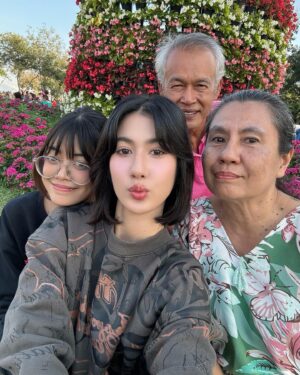 Paparwadee Chansamorn Instagram - Happy New Year 2025 🎉✨ สวัสดีปีใหม่นะค้าทุกคน 🙏🏻❤️🫶🏻✨ #hny2025