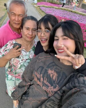 Paparwadee Chansamorn Instagram - Happy New Year 2025 🎉✨ สวัสดีปีใหม่นะค้าทุกคน 🙏🏻❤️🫶🏻✨ #hny2025