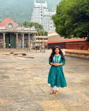 Papri Ghosh Instagram - Karthika deepam 🪔nalvazhthugal 🙏
#karthikadeepam #thiruvannamalai #temple #shiva #wish