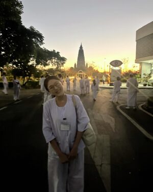 Parada Thitawachira Instagram - วันนี้เป็นวันสุดท้ายของปีแล้วค่ะ :) สไมล์ได้มีโอกาสไปปฎิบัติธรรมมา ทุกคนร่วมอนุโมทนาบุญร่วมกันนะคะ 🤍

ใครที่ได้อ่านข้อความนี้ สไมล์อยากใช้โอกาสนี้ขอบคุณทุกคน และ ผู้ใหญ่ทุกท่าน ขอบคุณสำหรับความหวังดีที่มอบให้เสมอ
ขอบคุณทุกการช่วยเหลือ ทุกความทรงจำ และ ทุกโอกาสที่หยิบยื่นให้
ขอบคุณที่ยังคงนึกถึงกัน และอยู่เคียงข้างกันในวันที่ง่ายและยาก

หากปีนี้ สไมล์เคยทำอะไรที่ทำให้ใครเสียใจโดยไม่ได้ตั้งใจ
ขออภัยจากใจจริงนะคะ มาปล่อยวางทุกสิ่งในปีเก่าไว้เบื้องหลัง
แล้วก้าวไปข้างหน้าด้วยกันนะคะ :) 🤍🙏🏻

ขอให้ปี 2025 เป็นปีแห่งการเริ่มต้นใหม่
เต็มไปด้วยความสุข ความสงบ และ มีความหมายสำหรับทุกคนค่ะ :)
