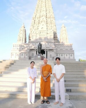 Parada Thitawachira Instagram - วันนี้เป็นวันสุดท้ายของปีแล้วค่ะ :) สไมล์ได้มีโอกาสไปปฎิบัติธรรมมา ทุกคนร่วมอนุโมทนาบุญร่วมกันนะคะ 🤍

ใครที่ได้อ่านข้อความนี้ สไมล์อยากใช้โอกาสนี้ขอบคุณทุกคน และ ผู้ใหญ่ทุกท่าน ขอบคุณสำหรับความหวังดีที่มอบให้เสมอ
ขอบคุณทุกการช่วยเหลือ ทุกความทรงจำ และ ทุกโอกาสที่หยิบยื่นให้
ขอบคุณที่ยังคงนึกถึงกัน และอยู่เคียงข้างกันในวันที่ง่ายและยาก

หากปีนี้ สไมล์เคยทำอะไรที่ทำให้ใครเสียใจโดยไม่ได้ตั้งใจ
ขออภัยจากใจจริงนะคะ มาปล่อยวางทุกสิ่งในปีเก่าไว้เบื้องหลัง
แล้วก้าวไปข้างหน้าด้วยกันนะคะ :) 🤍🙏🏻

ขอให้ปี 2025 เป็นปีแห่งการเริ่มต้นใหม่
เต็มไปด้วยความสุข ความสงบ และ มีความหมายสำหรับทุกคนค่ะ :)