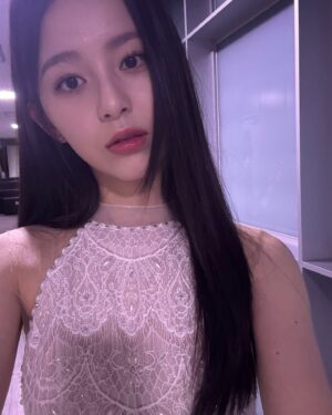 Park Ji-hu Instagram - #사계의봄 🌸🩷
그리고 깨알 수혁 🥹