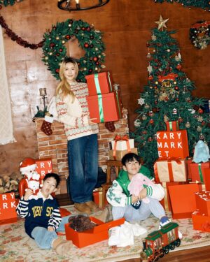 Park Ka-hi Instagram - 두 밤 자면 산타 할아버지 오신다~ Merry Christmas 🎄 
캐리마켓이 있으니 산타 걱정 없네요~😎❤️