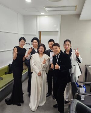 Park Ki-ryang Instagram - 언제 또 이런 아름다운 드레스와 쥬얼리를 할지 모르기에 사진남기기ㅎㅎ 처음으로 KBS연예대상에가서 수상자분들을 축하 드릴수있어 영광이었고 오랜만에 보는 사당귀 식구들 피디님 작가님들 모든스텝분들 한 해 수고많으셨습니다ㅎㅎ 다들 연말 잘 보내세요🥰🥰 #사장님귀는당나귀귀 #kbs연예대상
