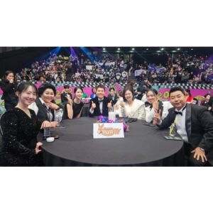 Park Ki-ryang Instagram - 언제 또 이런 아름다운 드레스와 쥬얼리를 할지 모르기에 사진남기기ㅎㅎ 처음으로 KBS연예대상에가서 수상자분들을 축하 드릴수있어 영광이었고 오랜만에 보는 사당귀 식구들 피디님 작가님들 모든스텝분들 한 해 수고많으셨습니다ㅎㅎ 다들 연말 잘 보내세요🥰🥰 #사장님귀는당나귀귀 #kbs연예대상