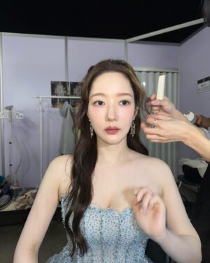 Park Min-young Instagram - 감사합니다 🩵