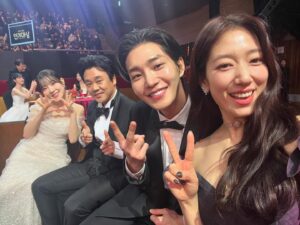 Park Shin-hye Instagram - 아몰랑 다올려!!!!
꿀떡이들이 좋아하겠지 모~~🫣😘
#지옥에서온판사