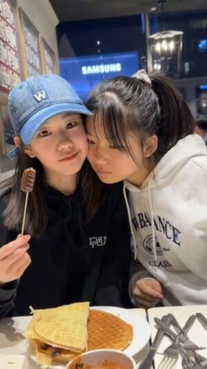 Park So-yi Instagram - 자동 찰싹