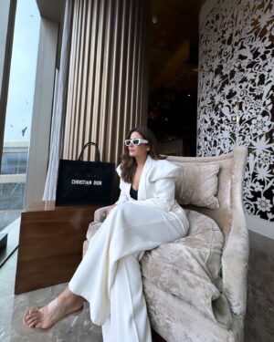 Parul Yadav Instagram - Gliding through the clouds with style as my co-pilot. ✈️✨ Next stop: #IIFAUtsavam, where stars aren’t just in the sky! 🌟

#IIFA2024 #AboveAndBeyond #IIFAAwards2024
#IIFAFESTIVAL #YasIsland #InAbuDhabi #NEXA #IIFAUtsavam2024 @iifa @iifautsavam