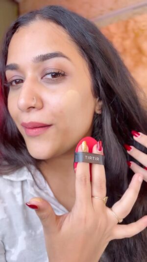 Parvathy R Krishna Instagram - Comment for link ❤️
GET GLOW UP WITH ME AT HOME ♥️ 
❤️😊 @tirtir_global 

.
.
.
.
.
[skin,tan,tanning,remedy,homeremedy,dailyuse,homebeauty,beauty,skin,skinclear,face,faceglow,glowup,glowupmask,mask,homemade,egg,eggmask,whiteheads,parvathykrishna,removal,facemask,foxtale,purplemask,claymask,tanning,faceglowup,instantglow,body,bodycare,bodywah,bodylotion,tirtir,tirtirfoundation,foundation,cushionfoundation]
.
.
.
.
.
.
.

#reels #reelsinstagram #reels #insta #viralvideos #hometips #skin #skincaretips #skincare #parvathykrishna#viralmask #viral #viralvideos #facemask #mask#tirtir #tir #tirtircushion
