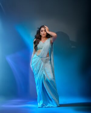 Parvathy R Krishna Instagram - Ladies and Gentleman , I’m back 🔥

📸 : @jibinartist @plan.b.actions [You Are The Best]
Outfit : @seemattitextiles 
Styling @styled_by_vinnyfrancis @vinny__francis
MUAH : @vasan_makeupartist
Accessories : @urvasi_ernakulam