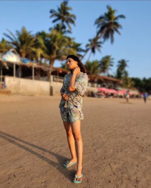 Parvathy Venkitaramanan Instagram - Sun kissed skin & carefree days 💫 🌊 

#goldenhourglow ✨