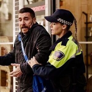 Patricia Montero Instagram - La chunga de Rocío se deja caer por #MachosAlfa3 @netflixes 🤣👮‍♀️ 

1. Con @raultejon 
2. Circule por favor 🤣
3. Crossfitera MODO ON
4. Miradas que matan 🫣
5. Rocío de noche 
6. Rocío de día @feleman 
7. Espalda Crossfitera 
8. Make Up Time 

Siempre un placer formar parte! Enhorabuena por esta pedazo de serie @contuberniofilms GRACIAS @alber_caballero @lauracaballero_ 

📸 3 y 7 @manuelfiestas