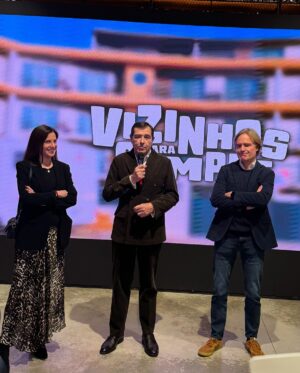 Paula Neves Instagram - Foi uma antestreia muito boa :) 
Estamos ansiosos para partilhar convosco a nova sitcom “Vizinhos Para Sempre”!
Temos encontro marcado no dia 18 de Janeiro para a grande estreia na @tvioficial e @primevideopt 
Vemos-nos lá!