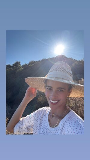 Paula Patton Instagram - Doing what is hard makes life EASY.
Doing want is easy makes life hard.
Happy New Year!!!
Words to live by as we journey into 2025! 
💫✨💛