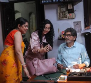 Piyali Munsi Instagram - My look from my upcoming Bengali Film “Hemamalini”.Hemamalini is not a Biopic,It’s a Love Story between two people who even forgot what Love feels like.
“HEMAMALINI” releasing soon,The Countdown begins!