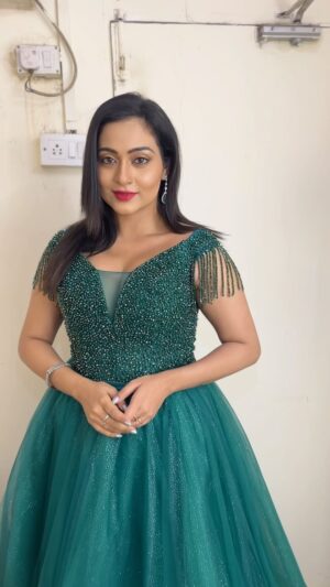 Piyali Munsi Instagram - IWM BUZZ BASH❤️ 

Gown : @official_christianheritage 
Stylist : @yourstylistforever 
Hair : @hair_by_neetagohel 
Make up : @manish_makeup_artis 

.
.
.
#pandyastore #iwmbuzz #IWMBUZZPARTY #christmas #merrychristmas #reels #reelsinstagram #reelitfeelit #reelkarofeelkaro