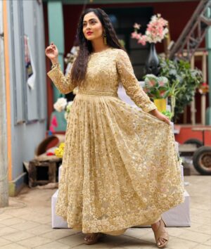 Piyali Munsi Instagram - के दिन में हुई कैसे चाँदनी✨
.
.
.
#PandyaStore #StarPlus