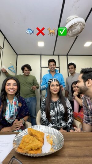 Piyali Munsi Instagram - Machli aur Kutta?? 😅😅 

#pandyastore #starplus