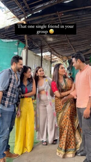 Piyali Munsi Instagram - Sorry Singles 🤣🥲

The most cringe reel we’ve made so far 🌚🙈

#pandyastore #starplus #makwanas