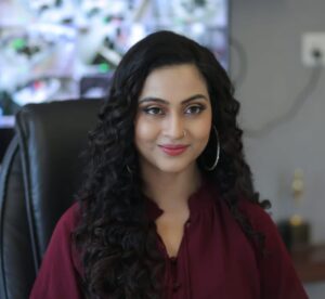 Piyali Munsi Instagram - My look from my upcoming Bengali Film “Hemamalini”.Hemamalini is not a Biopic,It’s a Love Story between two people who even forgot what Love feels like.
“HEMAMALINI” releasing soon,The Countdown begins!