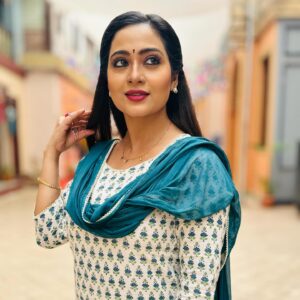 Piyali Munsi Instagram - Dekhte Rahiye PandyaStore💖

Customised necklace by @anscollection7 💖
📸 : @veer_photography606__