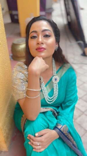 Piyali Munsi Instagram - Why else are we here if not to live with unreasonable passion for things❤️‍🔥 
📸 : @aditi_1934 
.
.
.
.
#reel #reels #reelsinstagram #reelitfeelit #reelkarofeelkaro #reelindia #reeloftheday #trendingreels