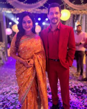 Piyali Munsi Instagram - Celebration time @ #PandyaStore with @adityanarayanofficial 🎉 #PandyaStore ke special episodes dekhiye 29th Jan to 2nd Feb DIN MEIN DO BAAR @ 6pm & 7.30pm 🎉💃