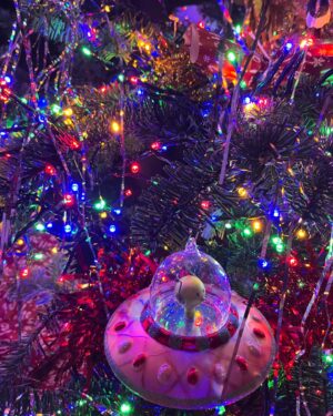 Pollyanna McIntosh Instagram - Have an immensely serious Christmas, or Wednesday, won’t you. Big love to all y’all and yours out there. ✌️❤️
