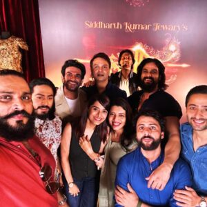 Pooja Sharma Instagram - So the magic of Mahabharat brought us all together … yet again…. after a long long time. No one has changed a bit, they have only grown n evolved and become even lovelier people. We joked and jibed and laughed and it felt like another day on the sets of that wonderland called Mahabharat(our show). Moments that may again last a lifetime… and yes we have included you in the fun. Stay tuned to @swastikproductions to watch the happenings of that day. Revealing soon on their youtbe channel. Thank you @sktorigins for always living it up to the hilt both then and now. 

Some blessings never diminish and thank God for that 😇🙏🏻💖

@sktorigins  @rriyadeepsi  @aravchowdharry  @thesauravgurjar  @rohitvbhardwaj  @sourabhraaj.jain @arpitranka @shaheernsheikh  @thakur_anoopsingh  @1ahamsharma @swastikproductions . Rest were dearly missed.
#mahabharat #mahabharatstarplus #swastikproductions #joy #laughter #reunion