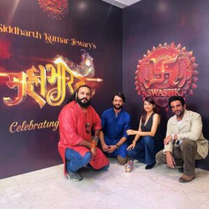 Pooja Sharma Instagram - So the magic of Mahabharat brought us all together … yet again…. after a long long time. No one has changed a bit, they have only grown n evolved and become even lovelier people. We joked and jibed and laughed and it felt like another day on the sets of that wonderland called Mahabharat(our show). Moments that may again last a lifetime… and yes we have included you in the fun. Stay tuned to @swastikproductions to watch the happenings of that day. Revealing soon on their youtbe channel. Thank you @sktorigins for always living it up to the hilt both then and now. 

Some blessings never diminish and thank God for that 😇🙏🏻💖

@sktorigins  @rriyadeepsi  @aravchowdharry  @thesauravgurjar  @rohitvbhardwaj  @sourabhraaj.jain @arpitranka @shaheernsheikh  @thakur_anoopsingh  @1ahamsharma @swastikproductions . Rest were dearly missed.
#mahabharat #mahabharatstarplus #swastikproductions #joy #laughter #reunion