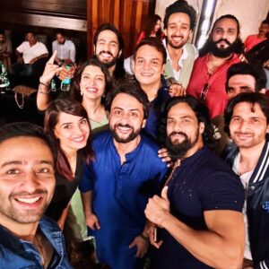 Pooja Sharma Instagram - So the magic of Mahabharat brought us all together … yet again…. after a long long time. No one has changed a bit, they have only grown n evolved and become even lovelier people. We joked and jibed and laughed and it felt like another day on the sets of that wonderland called Mahabharat(our show). Moments that may again last a lifetime… and yes we have included you in the fun. Stay tuned to @swastikproductions to watch the happenings of that day. Revealing soon on their youtbe channel. Thank you @sktorigins for always living it up to the hilt both then and now. 

Some blessings never diminish and thank God for that 😇🙏🏻💖

@sktorigins  @rriyadeepsi  @aravchowdharry  @thesauravgurjar  @rohitvbhardwaj  @sourabhraaj.jain @arpitranka @shaheernsheikh  @thakur_anoopsingh  @1ahamsharma @swastikproductions . Rest were dearly missed.
#mahabharat #mahabharatstarplus #swastikproductions #joy #laughter #reunion