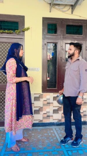 Poonam Sharma Instagram - Gaon Se Gori Munh dhakna Padega