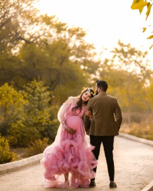 Poonam Sharma Instagram - New baby coming soon❤️

clik by:- @ramtiyafilmsjaipur 
makeup by:- @makeover_rupali 
Dress by:- @jaipurrentaloutfit 

#instagrampost #viral #couple #prebabyshoot #matrimonio