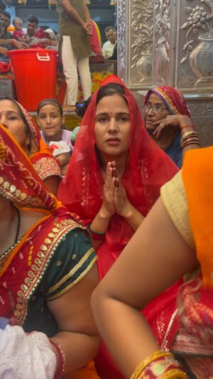 Poonam Sharma Instagram - Jay Shree Jeen mata 🙏🙏