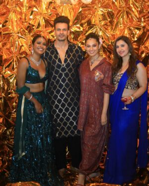 Poulomi Das Instagram - A night to remember 🪔💫🔆🎆♥️ thank you @sanayapithawalla @akshaybhosle for hosting such a lovely night😘🔆🪔